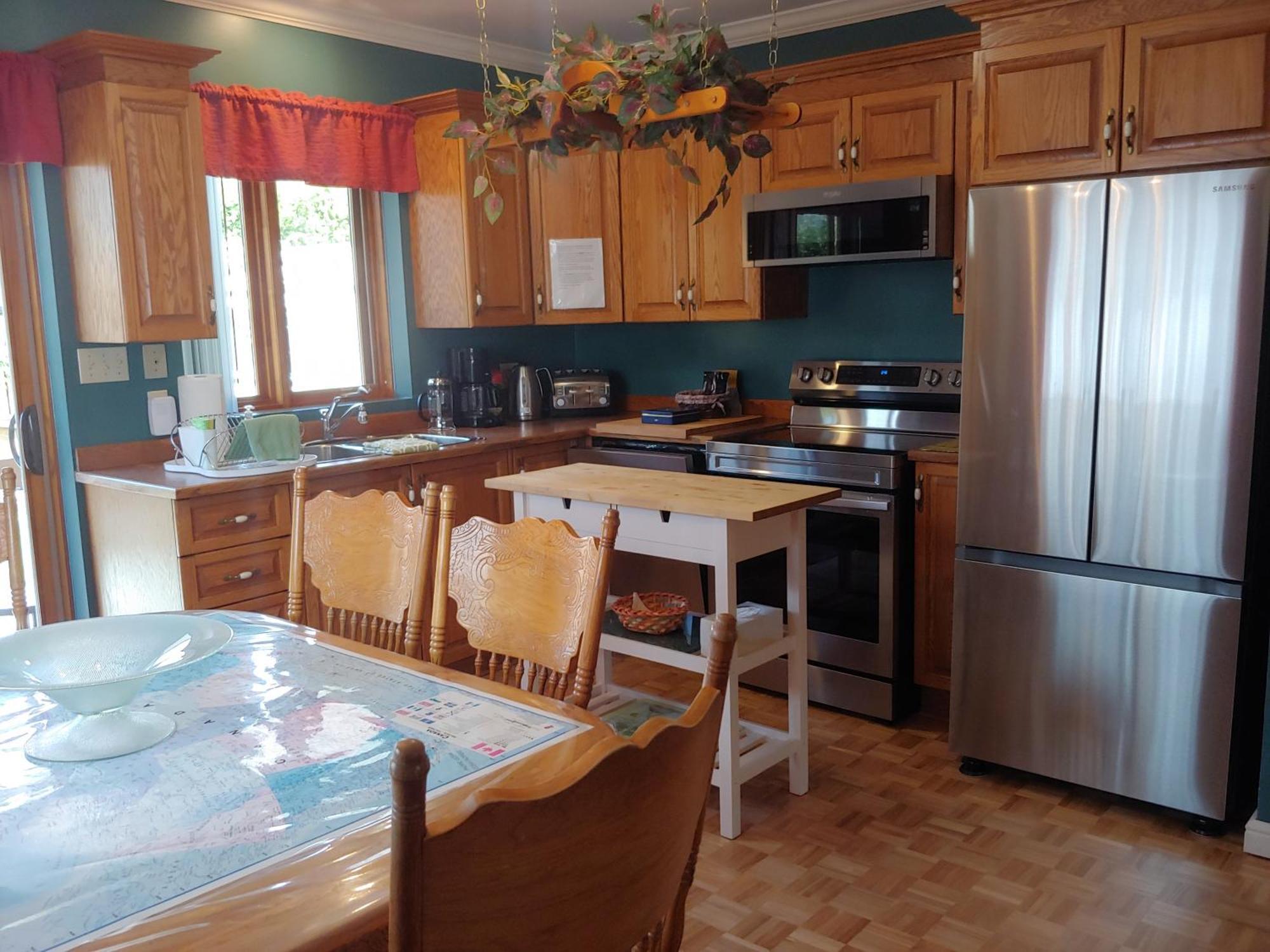 3 Bedrooms 3 Beds Near Metro -2 Parking Free مونتريال المظهر الخارجي الصورة